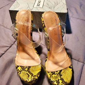 Yellow snake printed wedges